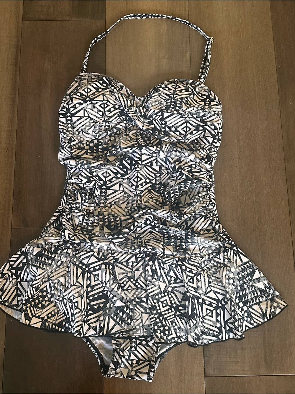 Shore Shapes Swimwear One piece bathing suit Black & White NWOT size 12